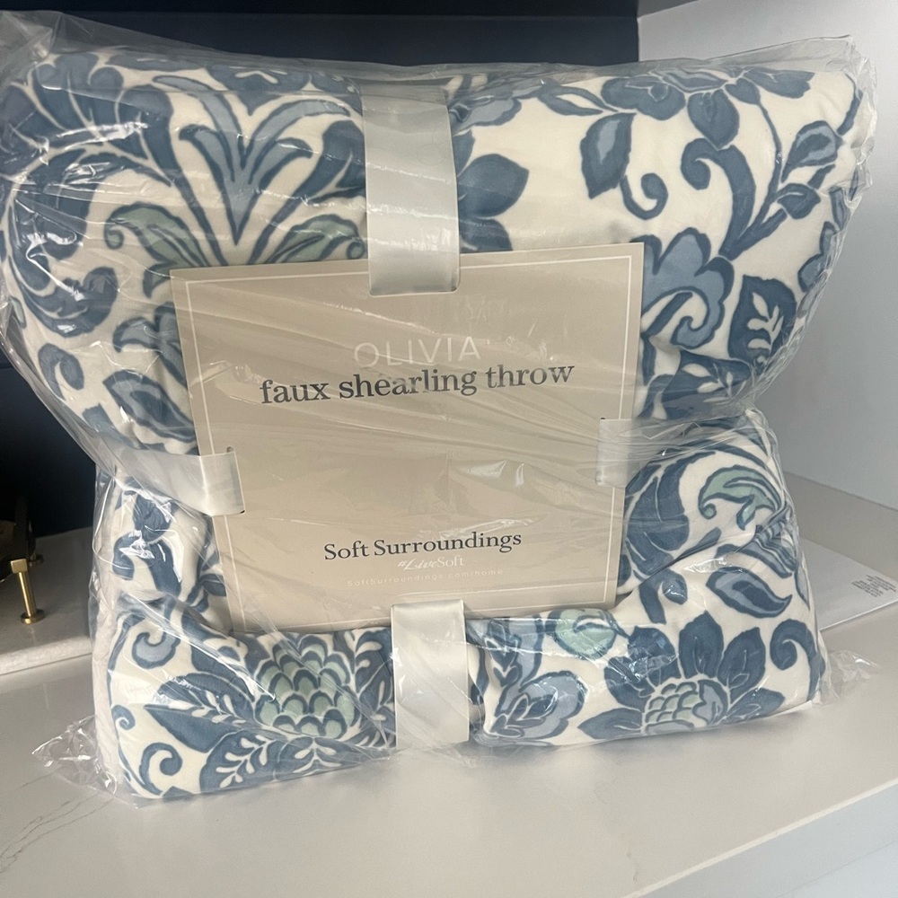 Soft Surroundings Throw